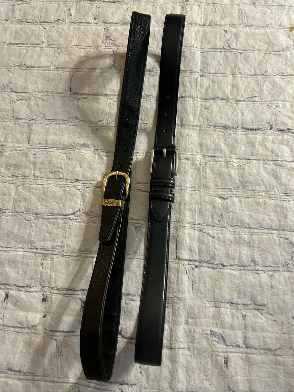 VINTAGE LOT OF (2) BLACK BELTS GOLD TONE BUCKLE & TAIWAN MADE LEATHER SILVER 40